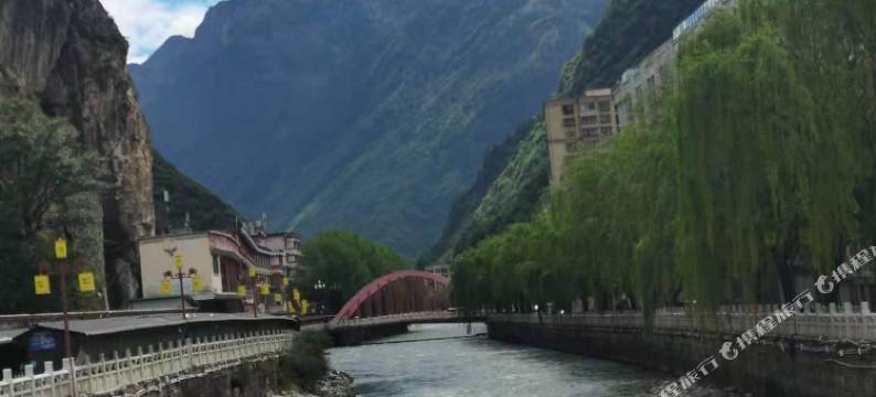 康定清水河畔民宿图片