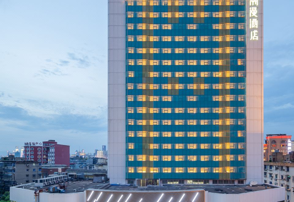 潮漫酒店(南昌八一广场地铁站店)外景图