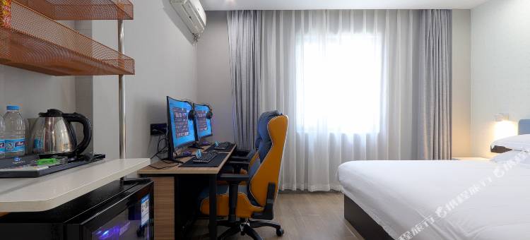 网鱼电竞酒店(苏州观前街拙政园店)图片