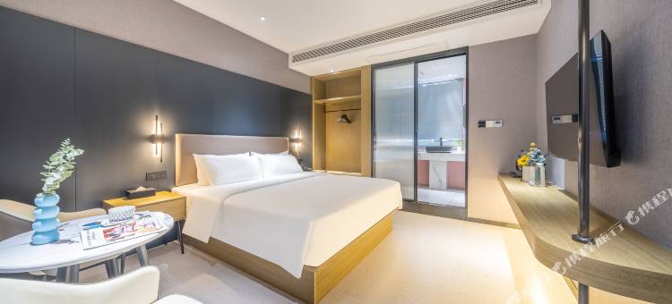 蔚蓝那云酒店(柳州银泰城马鞍山公园店)图片