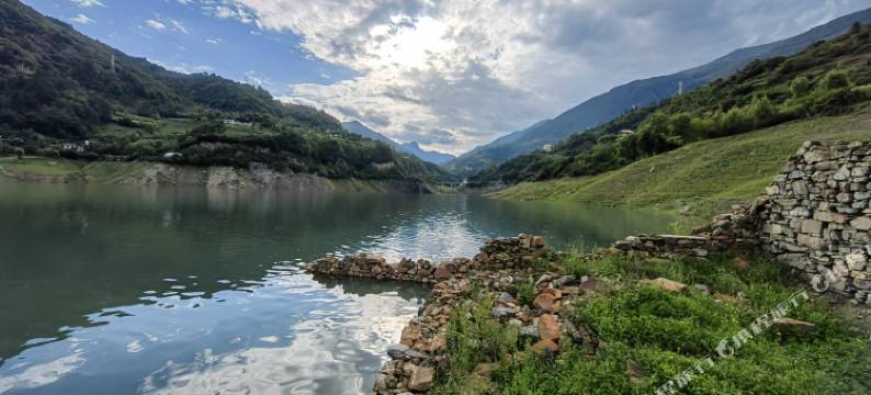 宝兴阿罗云湖客栈图片
