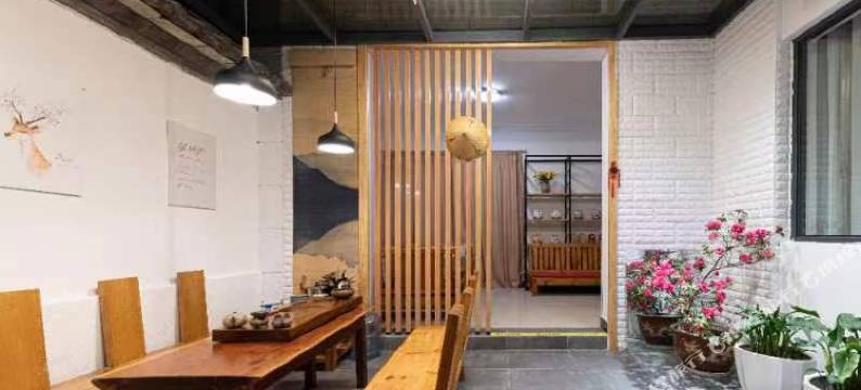 大理古城看山庭院民宿图片