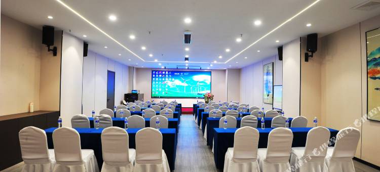 银成假日酒店(驻马店高铁西站店)图片