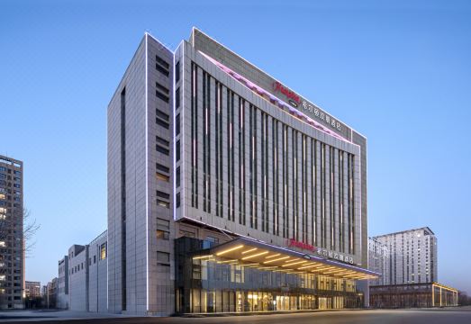 滨州府右街希尔顿欢朋酒店外景图