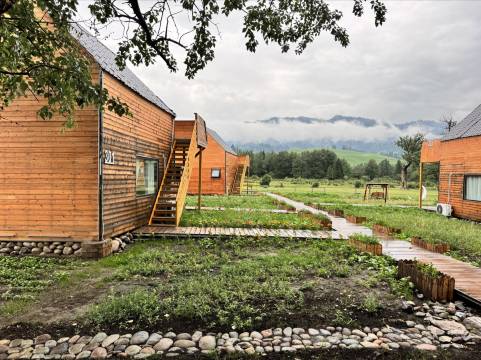 半山雪观景民宿(那拉提景区店)