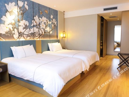 白玉兰酒店(哈尔滨火车站秋林博物馆地铁站店)