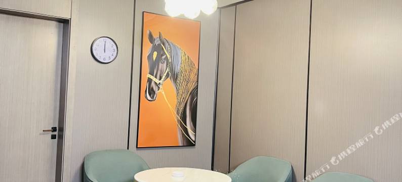 雷波马湖假日酒店图片