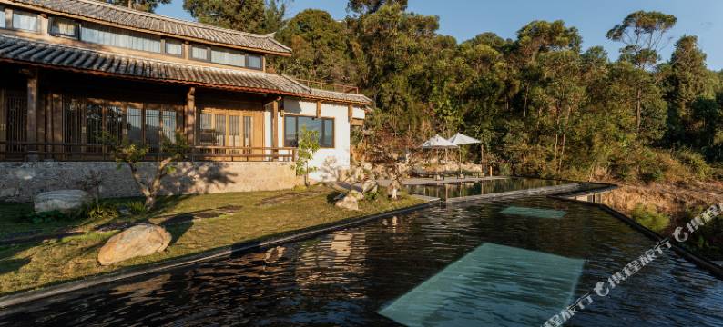 大理洱源朴山.野奢森林温泉图片