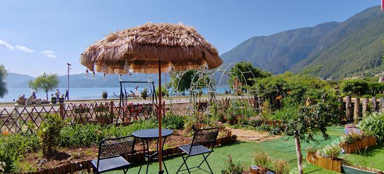 泸沽湖水岸花宿客栈图片