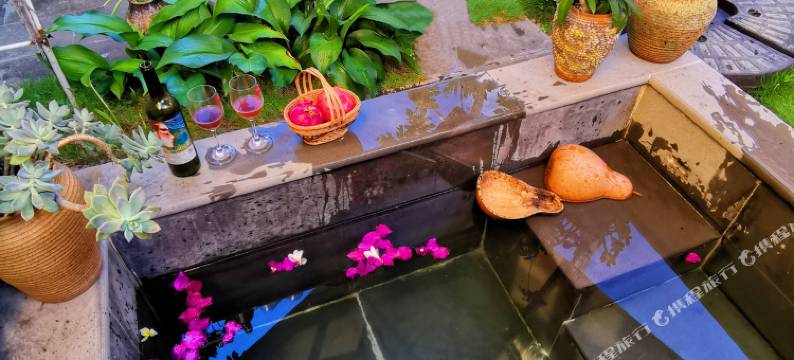 梁河石木缘温泉民宿图片