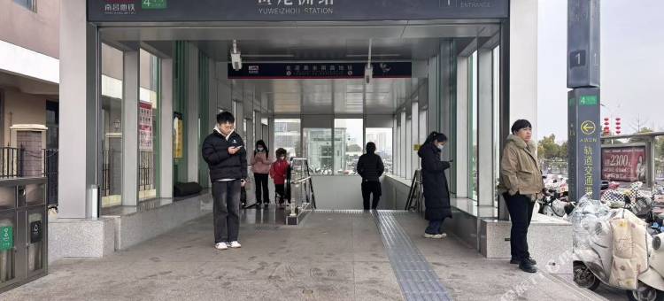 沐风•轻奢影院loft公寓(力高雍湖国际鱼尾洲地铁站店)图片