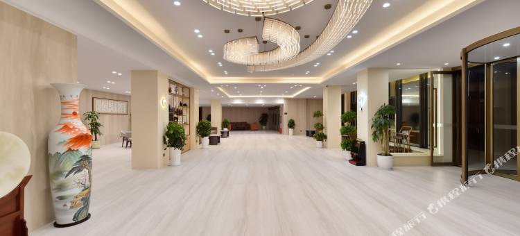 贵阳江畔豪庭酒店(贵阳东站师范学院地铁站店)图片