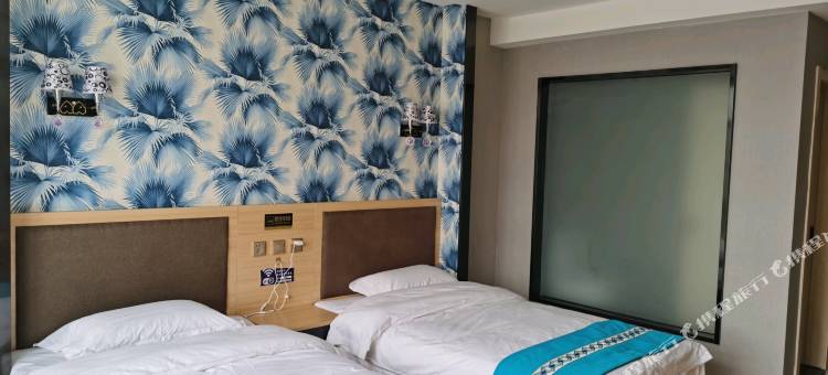 察右中旗露苗商务酒店图片