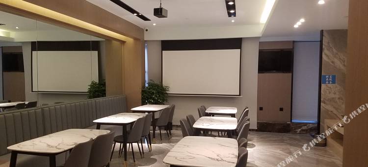 格雅酒店(昆明紫金中心晓东村地铁站店)图片
