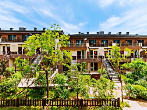 北京长新花园别墅 5.0分(9条点评) 328起距离779米立即预订