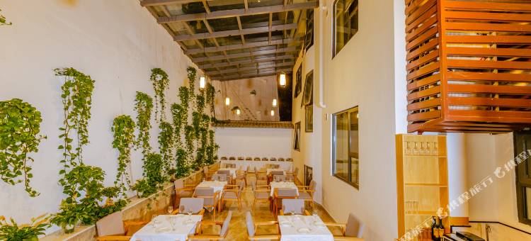 自贡湖畔隐庐酒店(华商国际城店)图片