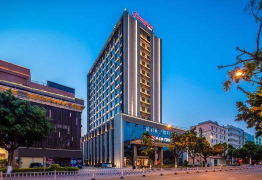 玉溪红塔高铁站希尔顿欢朋酒店外景图