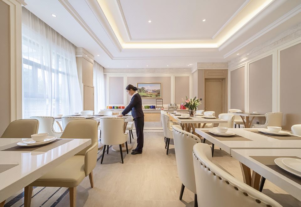 Vienna Hotel (Taicang Shaxi Ancient Town) Hotel Overview