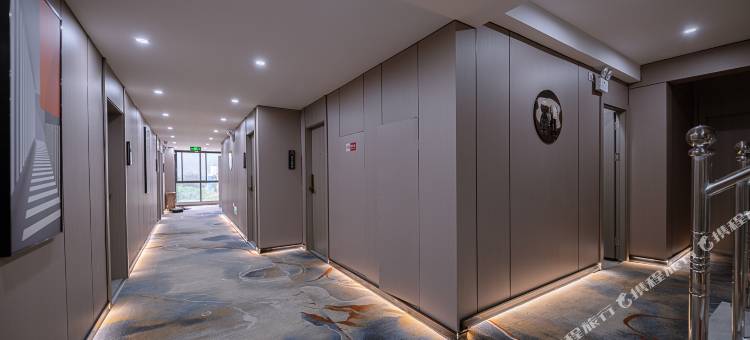 曼悦Plus酒店(南宁东盟经济技术开发区小帽山美食广场店)图片