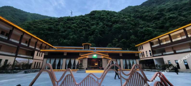 喇以萨森林酒店图片