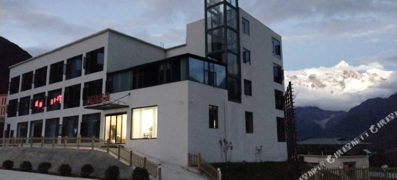 米林万宸酒店(索松村店)图片