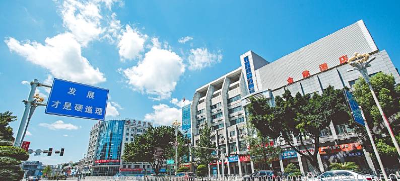 万丽主题酒店(广安摩尔春天百货店)图片