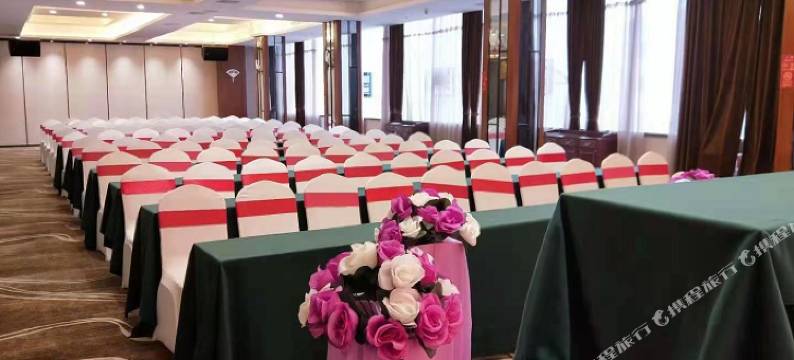 嘉禾闪亮地带汽车文化酒店图片