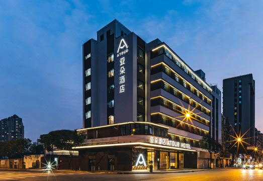 上海静安大宁国际亚朵酒店外景图