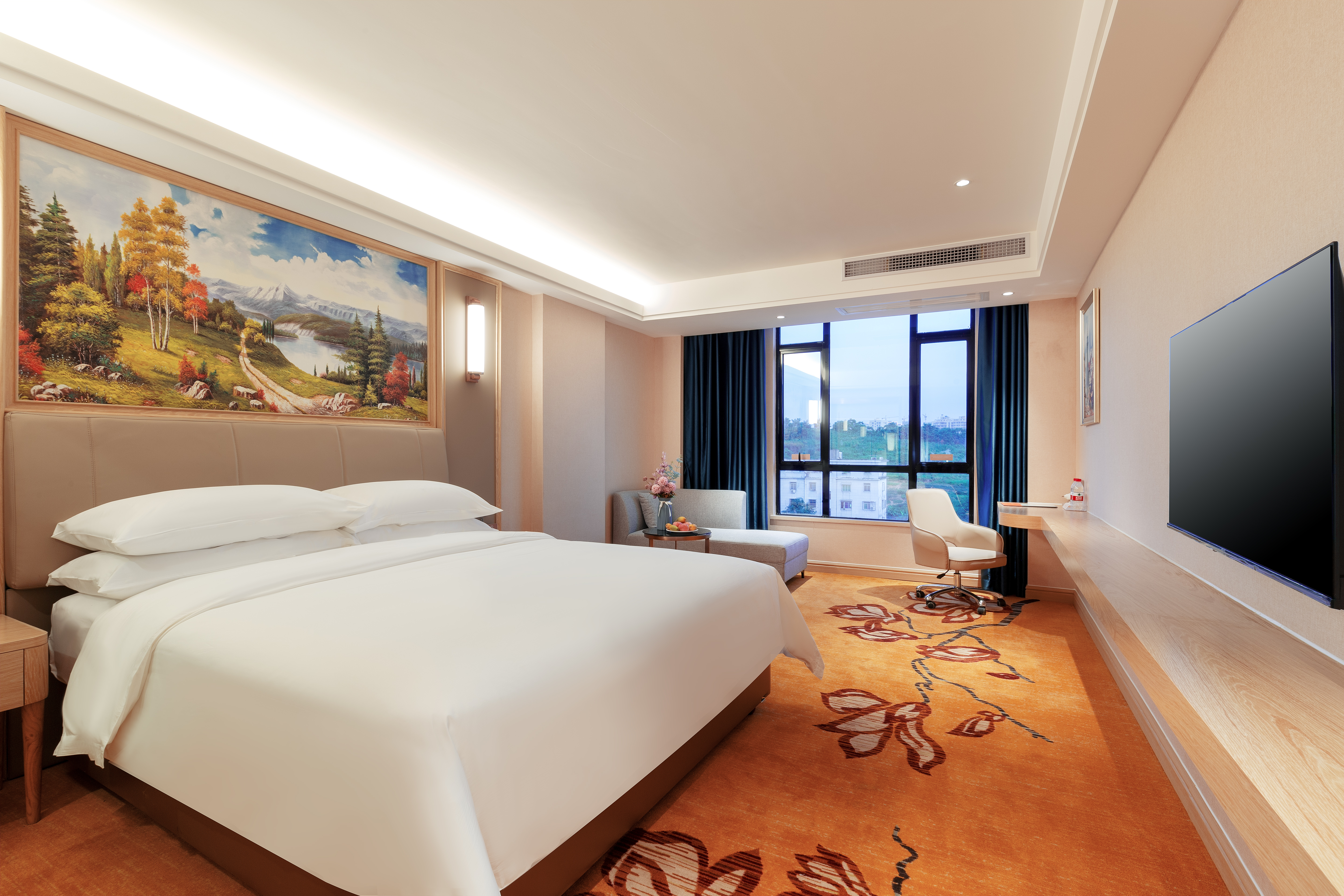 Vienna Hotel (Huazhou Lvjing International)Over view