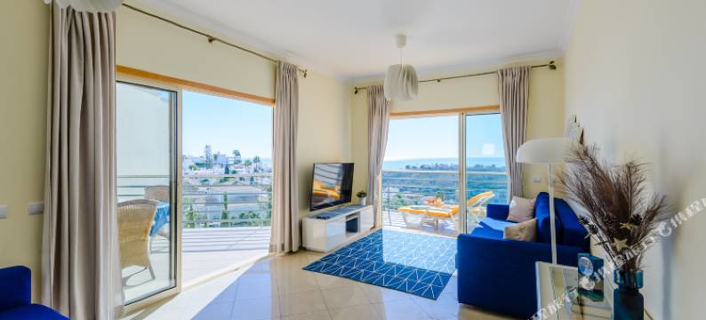 海景公寓，设有 3 个宽敞的露台、2 个游泳池和网球场(BnB Homes Ocean View Apartment with 3 Spacious Terraces, 2 Swimming Pools & Tennis Court)图片