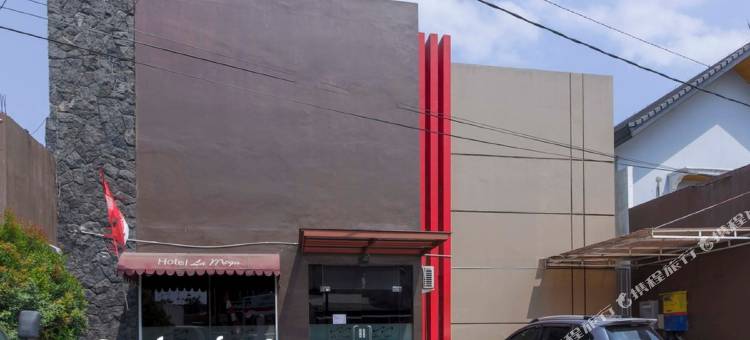 红多兹酒店-近帕萨尔帕吉(RedDoorz at la Mega Near Pasar Pagi Cirebon)图片