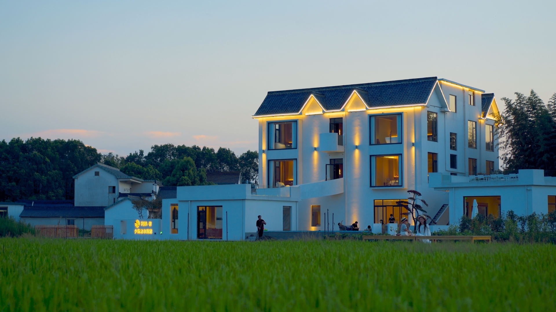 Floral Lux Hotel · Jiuhuashan Xilu Zhanyi Hotel  Over view