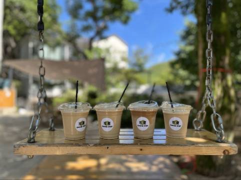 水湾湾观夏北纬30°漂流度假咖啡民宿(龙王山漂流浙北大峡谷店)图片