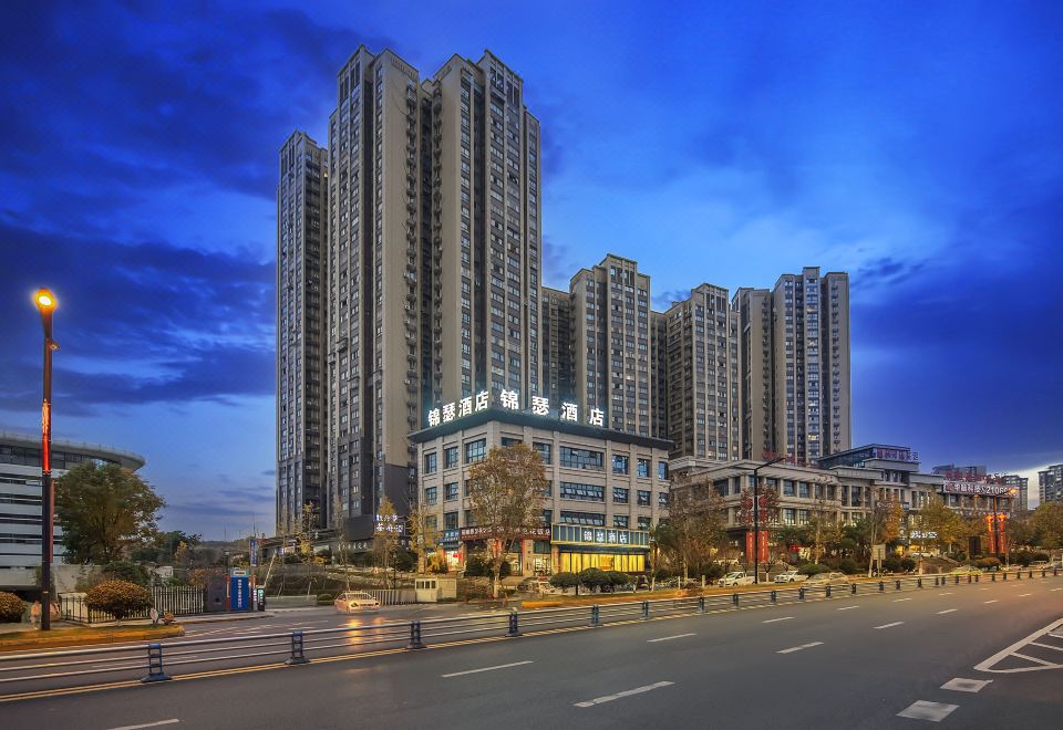 花漾·锦瑟智能影院酒店(内江高铁北站店)外景图