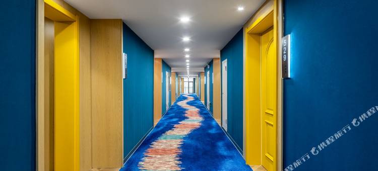 柒色酒店(长白山西景区旅游服务集散中心店)图片