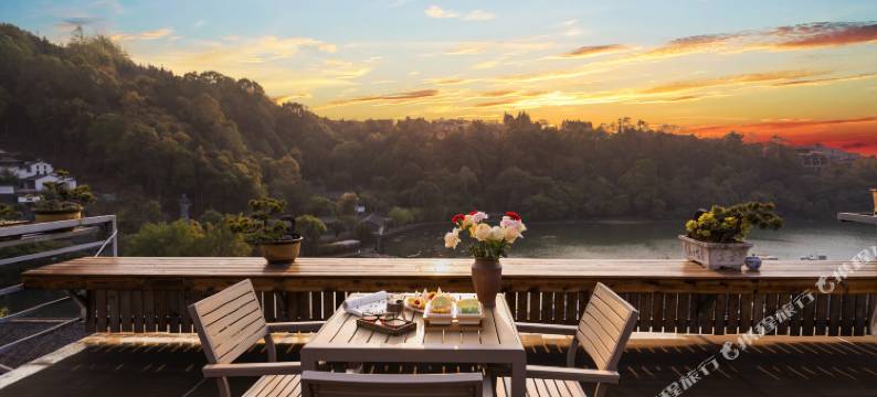 云间温泉湖畔民宿(和顺古镇野鸭湖店)图片