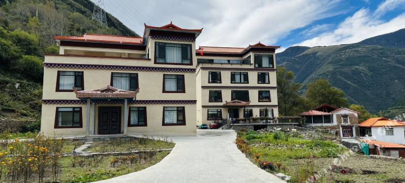 贡噶民宿图片