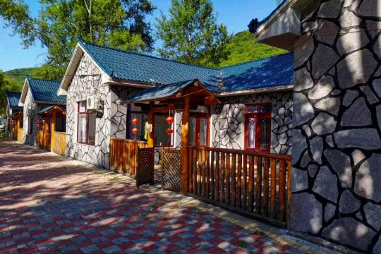 选择房间开业:2018宽甸万花谷福源山庄位于青山沟镇钟家堡村万花谷