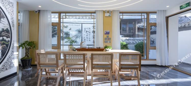 花语蝶恋·日照金山观景美宿(丽江大水车店)图片