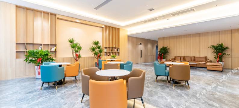 卓影电影酒店(青岛胶东国际机场胶东地铁站店)图片