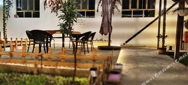 那拉提良梦客栈图片