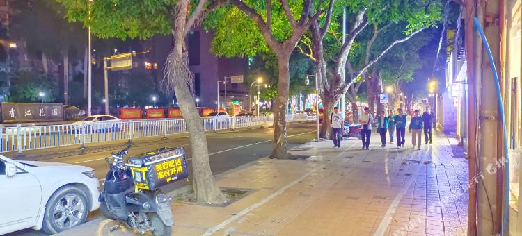天宇宾馆(南宁民族广场地铁站店)图片