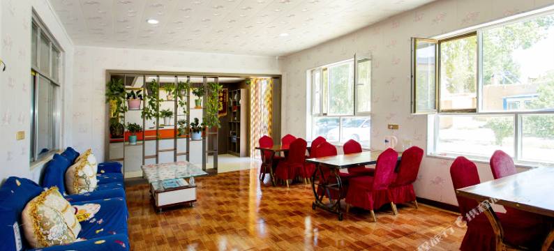 七彩丹霞山舍别院图片