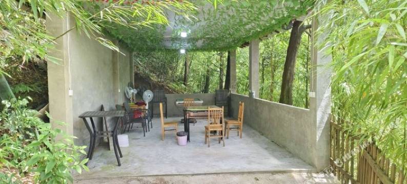 四面山松山林苑图片