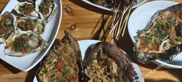 莽山源著·大峡谷畔山居图片