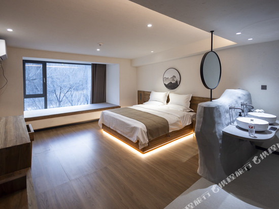 桦树林·伴山观景侘寂美学Villa度假民宿(五爷庙殊像寺店)