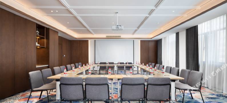 库尔勒人民广场孔雀河万达悦华酒店图片