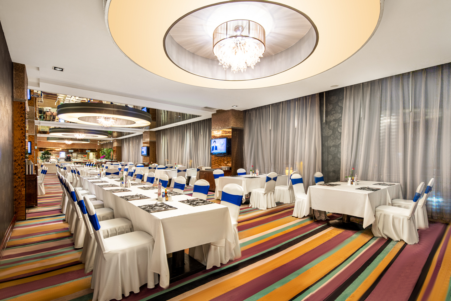 Howard Johnson Plaza Jindi Over view