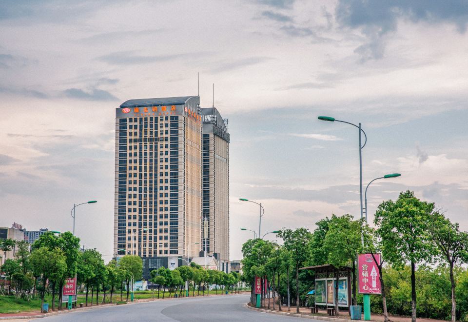 维也纳酒店（鹰潭国际眼镜城方特店）外景图