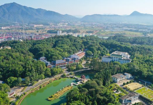 Changtian Jing'an Garden Zhongyuan Grand Hotel (Kuangzhong Garden)Hotel Overview